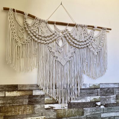 تعليقه حائط مكرميه  كبيرة