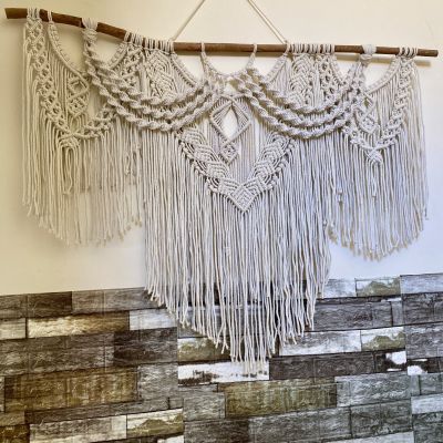 تعليقه حائط مكرميه  كبيرة