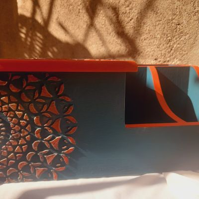 منظم للريموتات مع علبه مناديل بشغل بارز بالكامل 