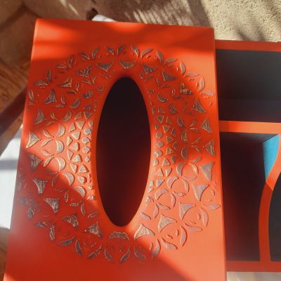 منظم للريموتات مع علبه مناديل بشغل بارز بالكامل 