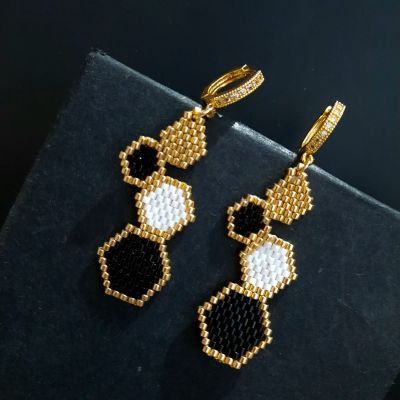 مجموعة الابيض والأسود مع الشكل السداسى من خرز الميوكى