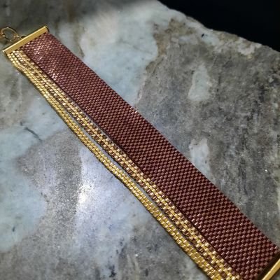 إسورة الأحمر الغامق مع الذهبى من خرز الميوكى