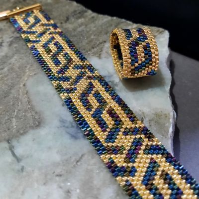 إسورة الازرق المموج والذهبى بالطراز العربى من خرز الميوكى