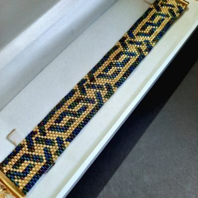 إسورة الازرق المموج والذهبى بالطراز العربى من خرز الميوكى