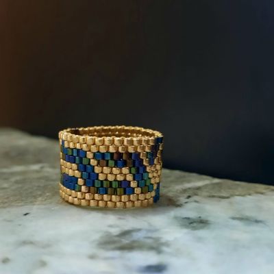 إسورة الازرق المموج والذهبى بالطراز العربى من خرز الميوكى