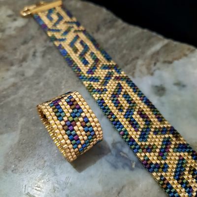 إسورة الازرق المموج والذهبى بالطراز العربى من خرز الميوكى