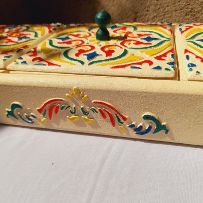 Nuts box with Andalusian embossed decorations