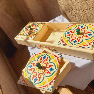 Nuts box with Andalusian embossed decorations