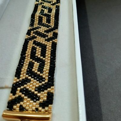 إسورة الأسود والذهبى بالطراز العربى من خرز الميوكى