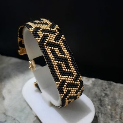 إسورة الأسود والذهبى بالطراز العربى من خرز الميوكى