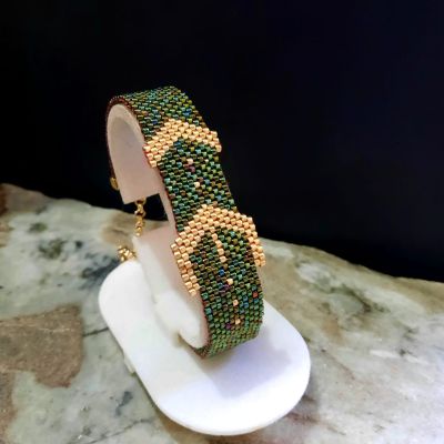 مجموعة الحزام باللون الأخضر المموج من خرز الميوكى