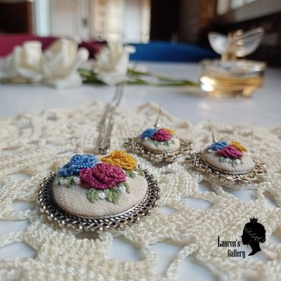 Embroidery necklace and earrings 