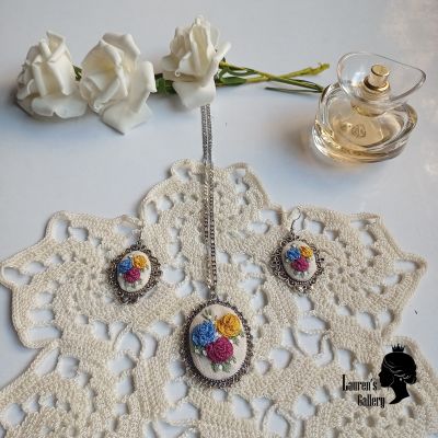 Embroidery necklace and earrings 