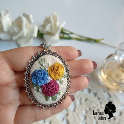 Embroidery necklace and earrings 