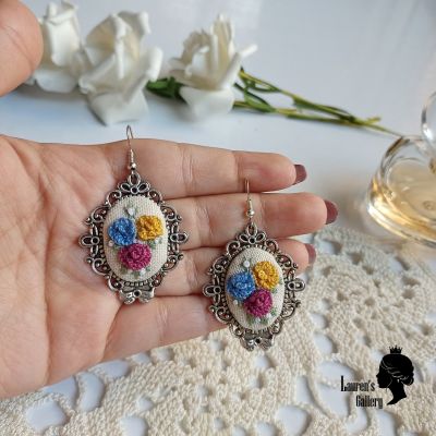 Embroidery necklace and earrings 