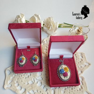 Embroidery necklace and earrings 