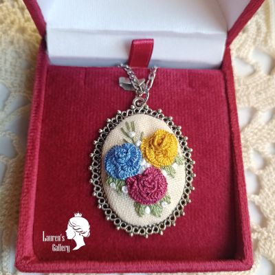 Embroidery necklace and earrings 