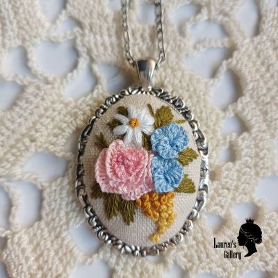 Embroidery necklace