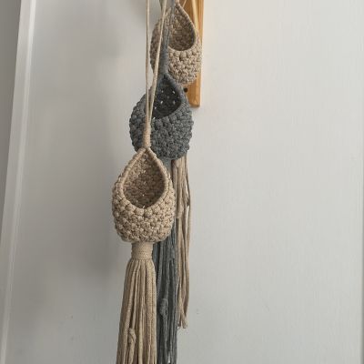 Macrame plant pot hanger
