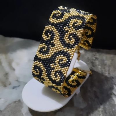 An Arabic-style bracelet by Miyuki beads