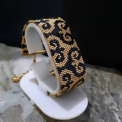 An Arabic-style bracelet by Miyuki beads