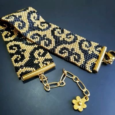An Arabic-style bracelet by Miyuki beads