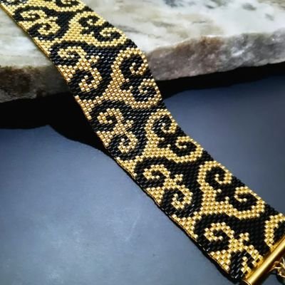 An Arabic-style bracelet by Miyuki beads