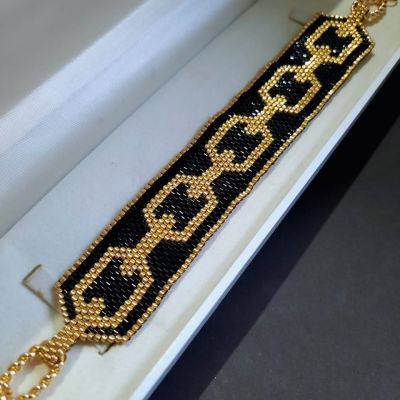 مجموعة الحلقات المترابطة من خرز الميوكى