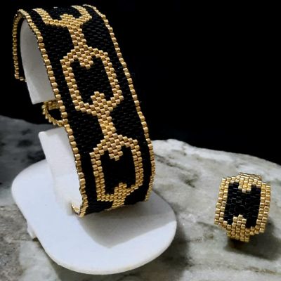 مجموعة الحلقات المترابطة من خرز الميوكى