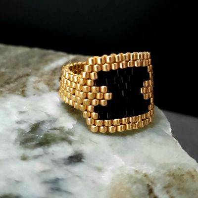 مجموعة الحلقات المترابطة من خرز الميوكى