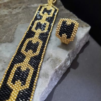 مجموعة الحلقات المترابطة من خرز الميوكى