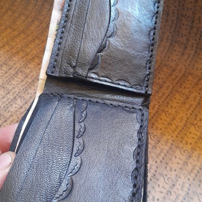 محفظه رجالي جلد طبيعي هاند ميد مناسبه للجيب 