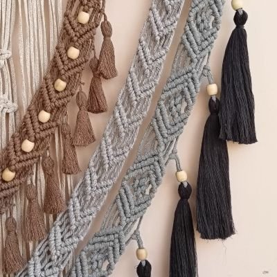 جدارية بفن المكرمية