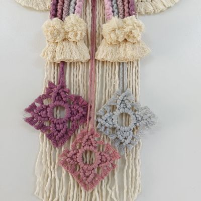 سحابة مكرمية باسم الطفل 