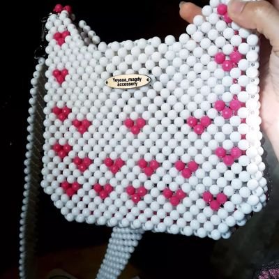  شنطة خرز ابيض * فوشيا قلوب 