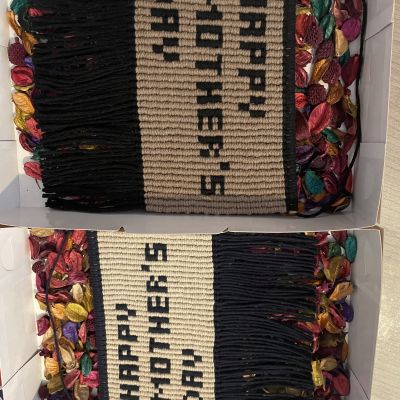 معلقة "عيد أم سعيد" بفن المكرمية