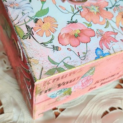 صندوق المناديل بالديكوباج 