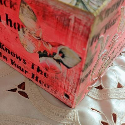 صندوق المناديل بالديكوباج 