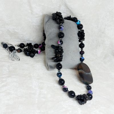 عقد من احجار العقيق 