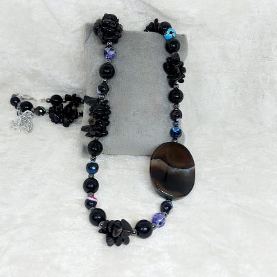 عقد من احجار العقيق 