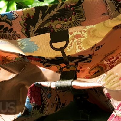 حقيبة من قماش القطن والجلد الطبيعي 