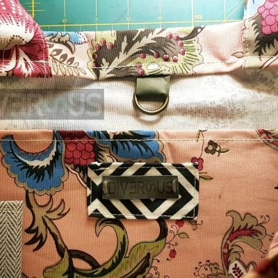 حقيبة من قماش القطن والجلد الطبيعي 