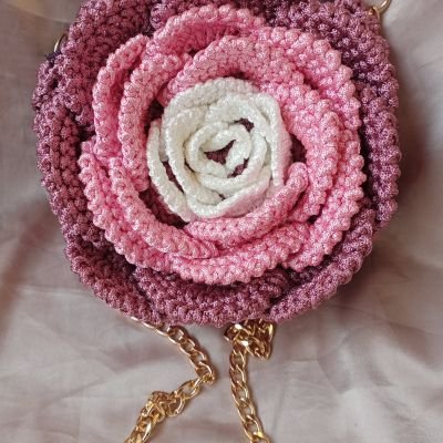 شنطه كروشيه علي شكل ورده 