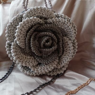 شنطه كروشيه علي شكل ورده 