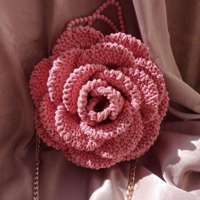 شنطه كروشيه علي شكل ورده 