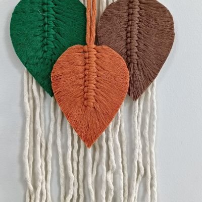 سحابة مكرمية باسم الطفل 