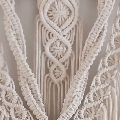 مكرمية للحائط متوسطة الحجم