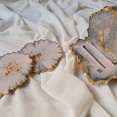 طقم كوسترات ريزن بالحامل بتاعها