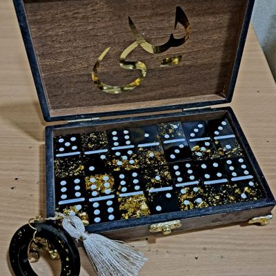 دومينو من الريزن مع بوكس لحفظ الدومينو