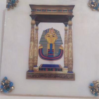 لوحة توت عنخ أمون من الخشب والريزن والأحجار